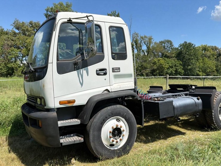 2001-gmc-t7500-image-1