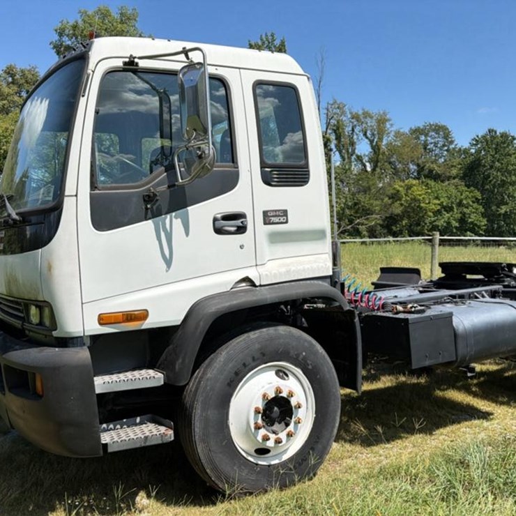 2001 GMC T7500