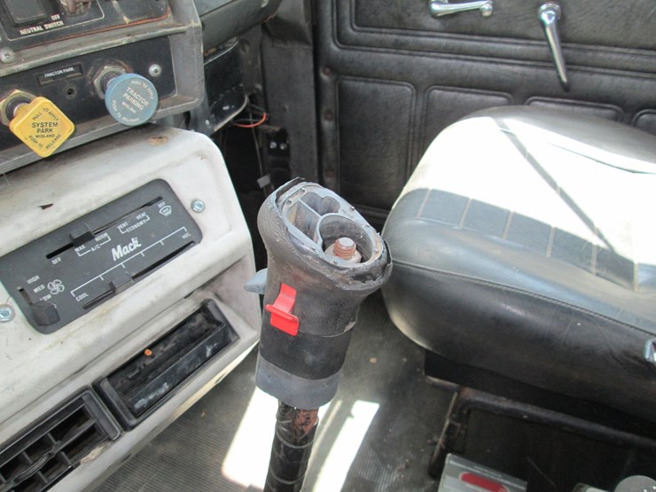 1993-mack-rd688s-image-39