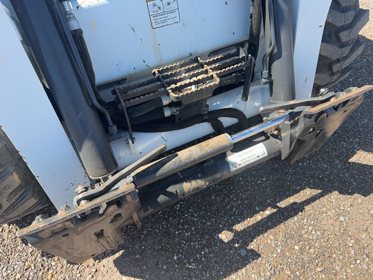 2011-bobcat-s750-image-7
