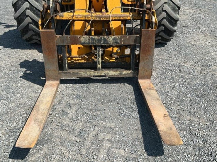 2012-jcb-550-image-32