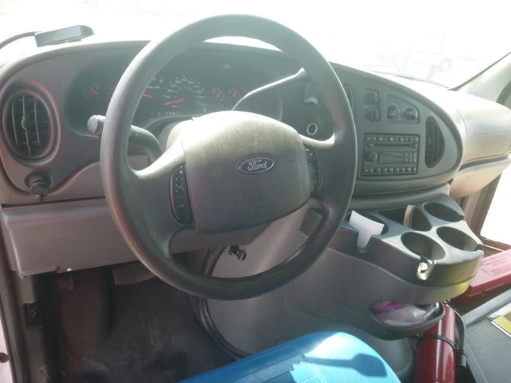 2008-ford-e450-image-10