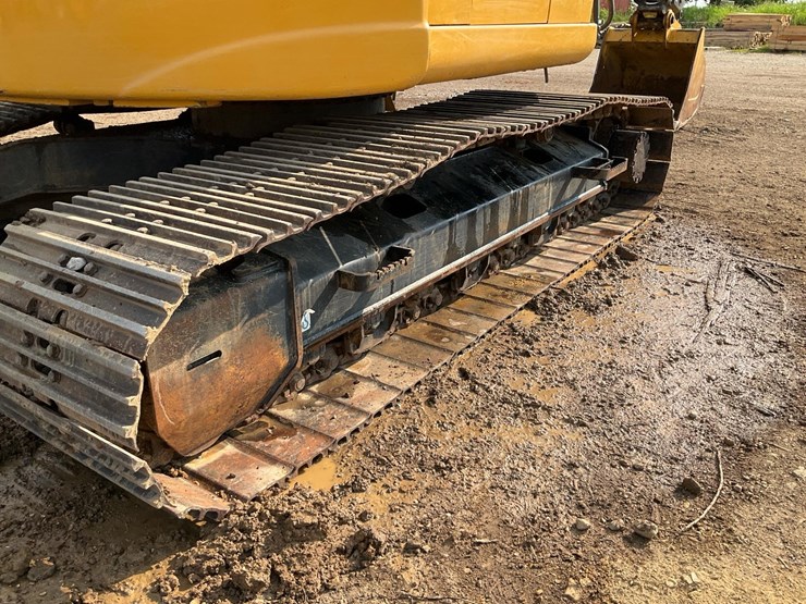 2023-john-deere-245-image-40