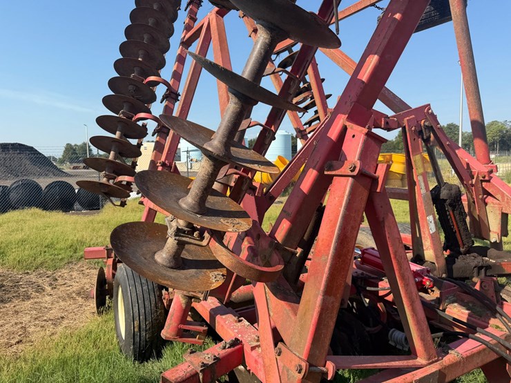 massey-ferguson-820-image-43
