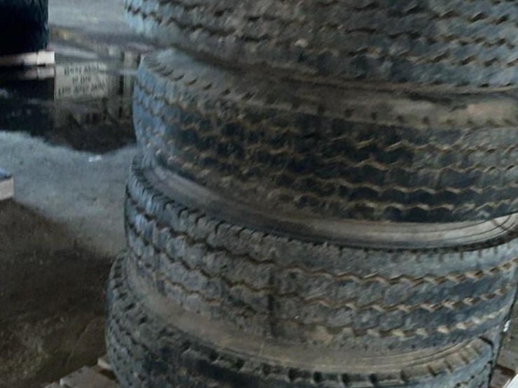 #650-•-trailer-tires-and-rims-image-2