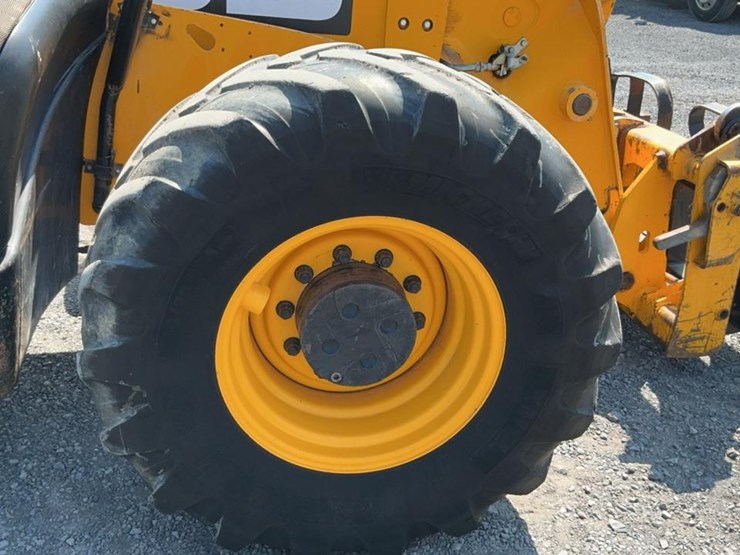 2012-jcb-550-image-60