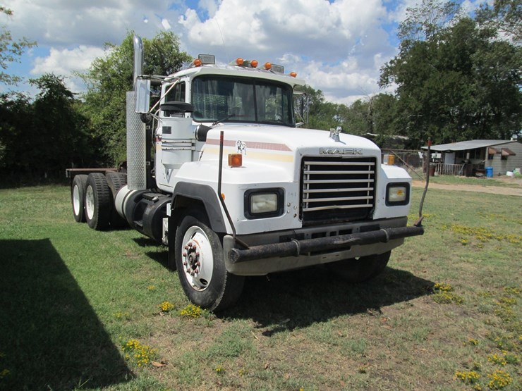 1993-mack-rd688s-image-2