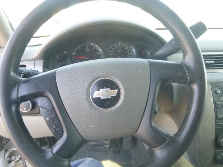 2009-chevrolet-tahoe-image-11