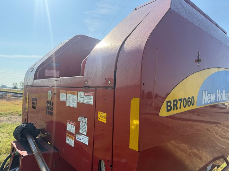 2014-new-holland-br7060-image-25