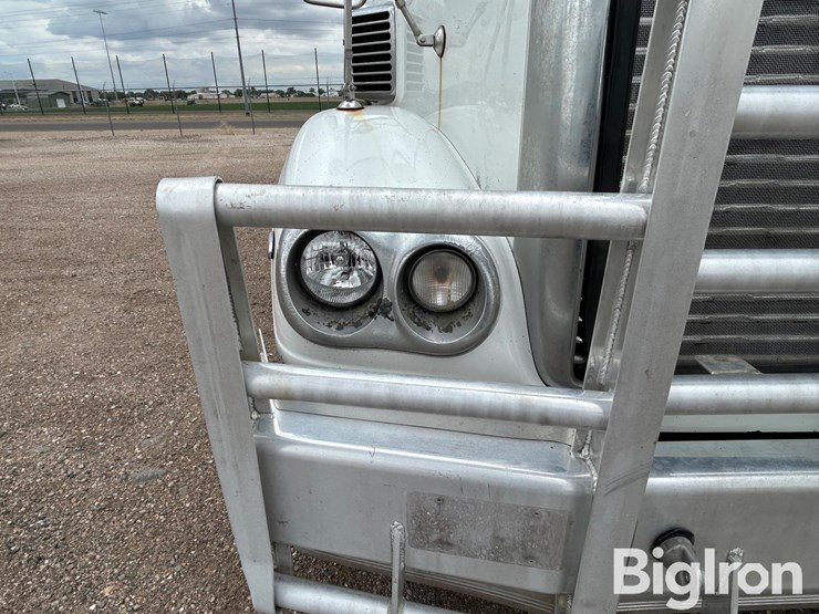 2017-freightliner-coronado-132-image-11