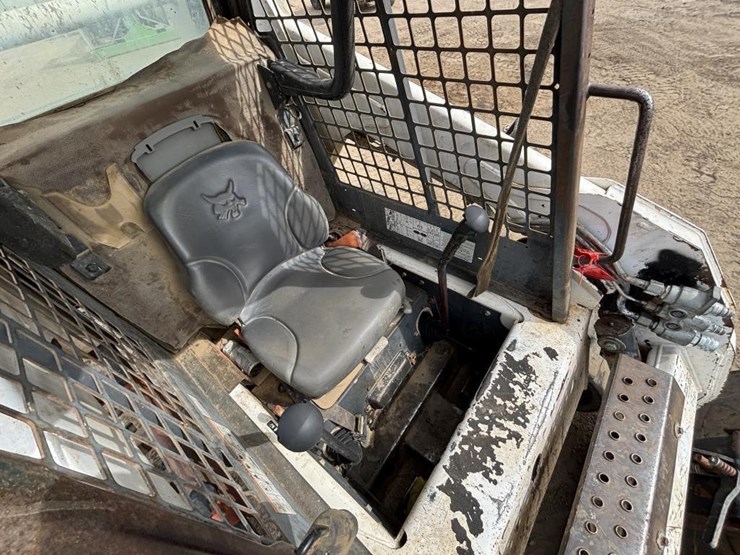 2007-bobcat-t190-image-22