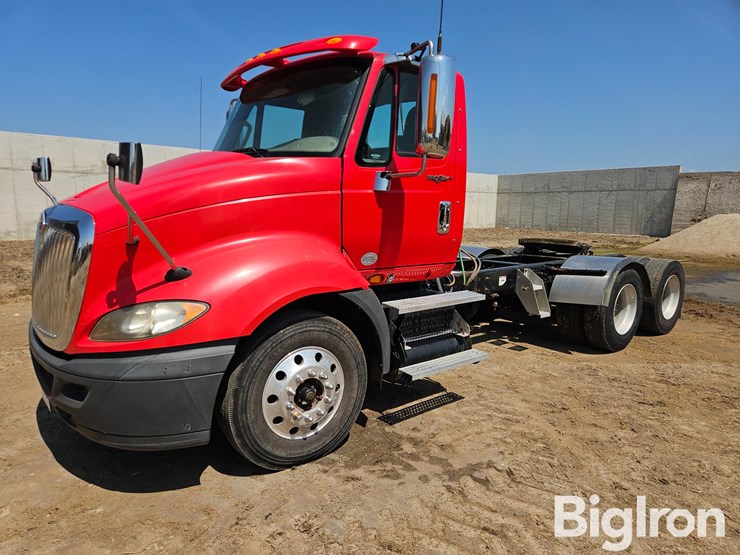 2013-international-prostar-image-1