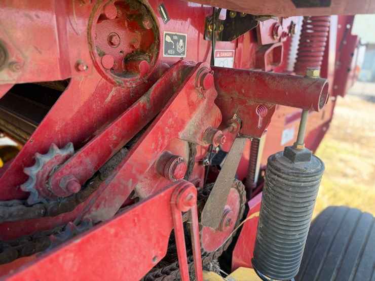 2014-new-holland-br7060-image-60