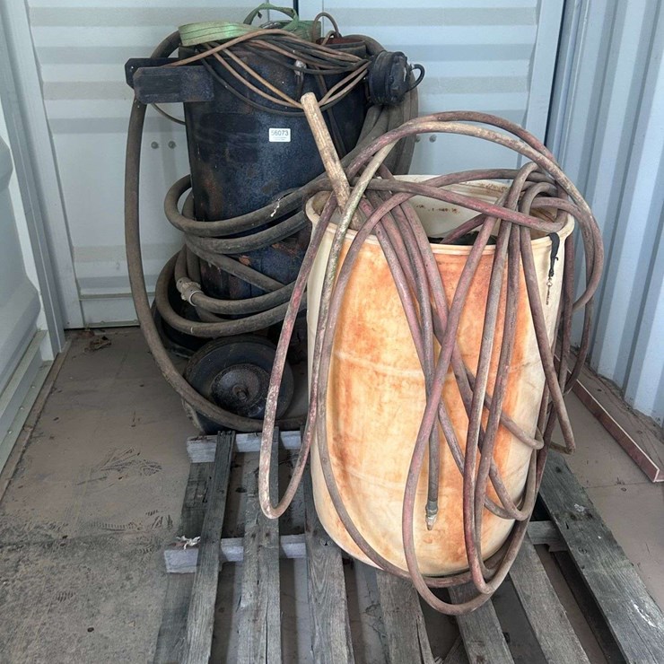 STOCKTOWN TANK & STEEL INDUSTRIAL SAND BLASTER W/ ASSORTED HOSES