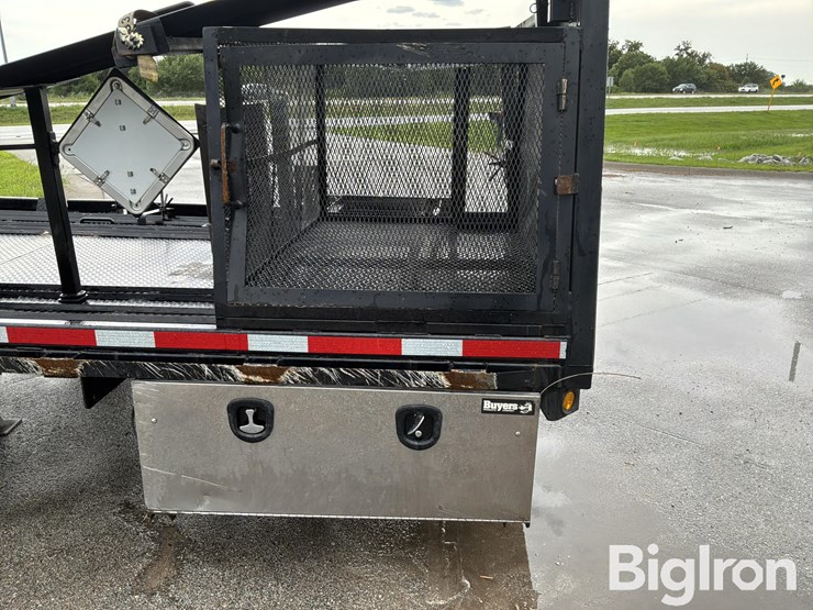 2023-massey-ferguson-730-image-13