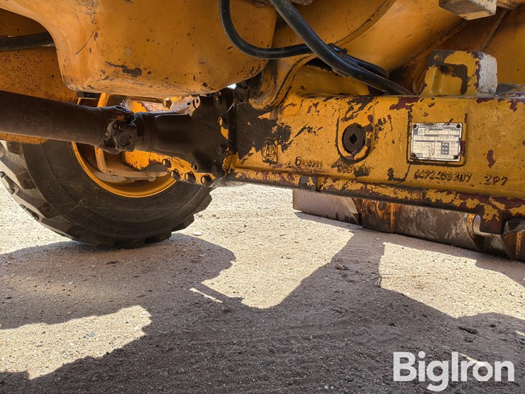 john-deere-310-image-16