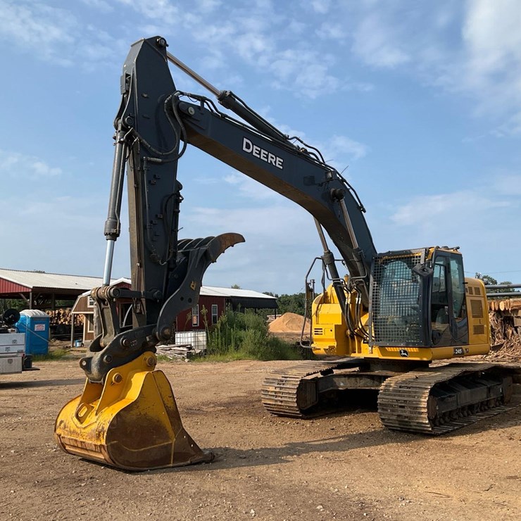 2023 JOHN DEERE 245