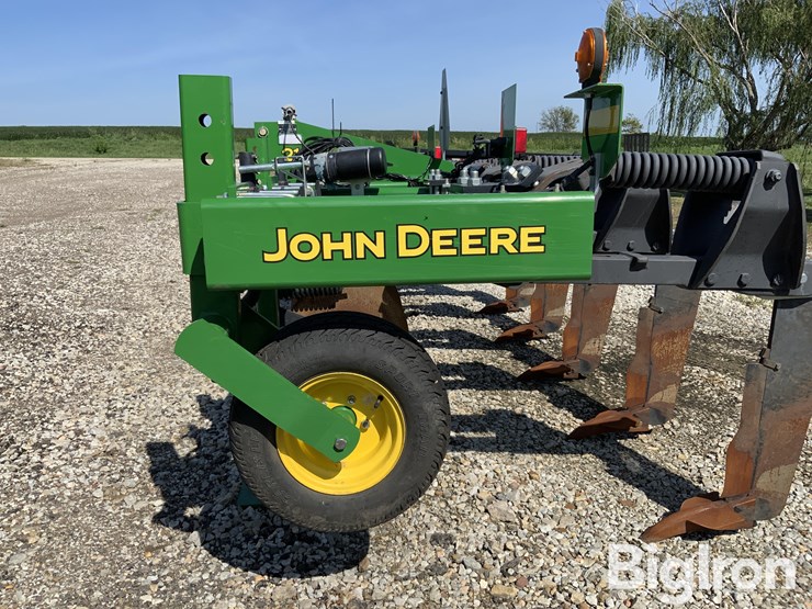 2015-john-deere-5-image-17