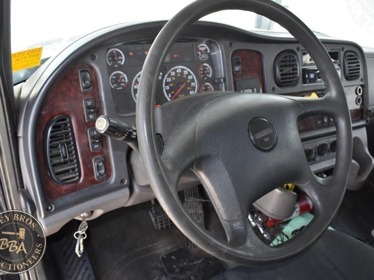 2015-freightliner-business-class-m2-106-image-41