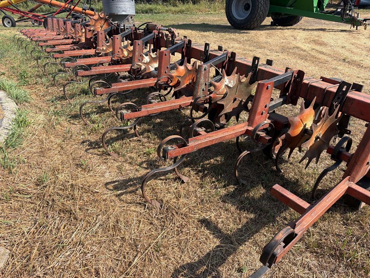 469-international-cultivator-image-9