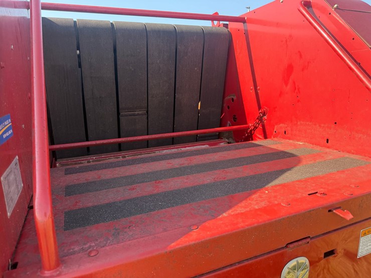 2014-new-holland-br7060-image-30