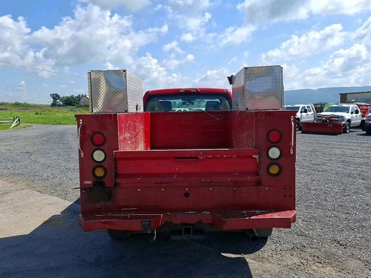 2015-chevrolet-3500-image-3