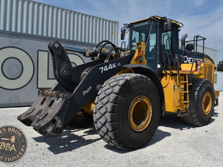 2019-deere-744kii-image-13