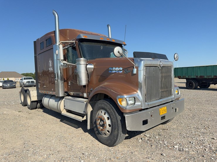 2007-international-9900i-image-2