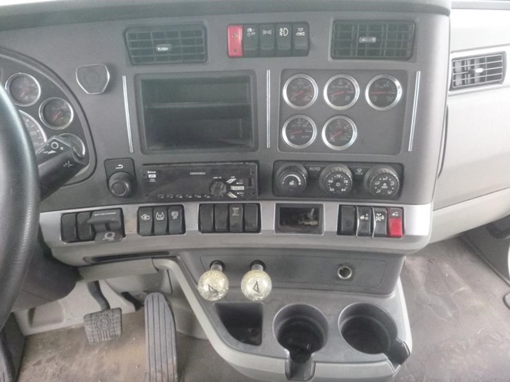 2020-kenworth-t680-image-18