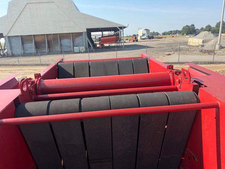 2014-new-holland-br7060-image-72