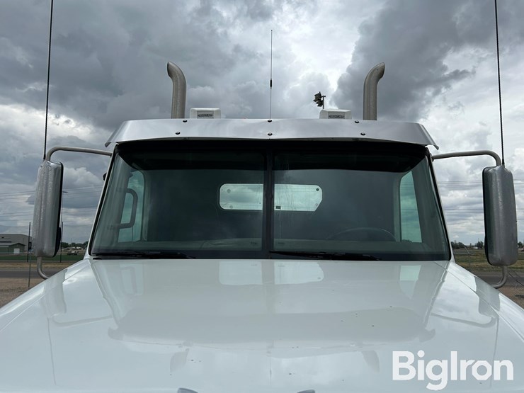 2017-freightliner-coronado-132-image-15