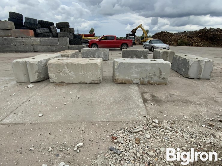 6'-x-3'-x-2.5'-interlocking-concrete-blocks-image-17