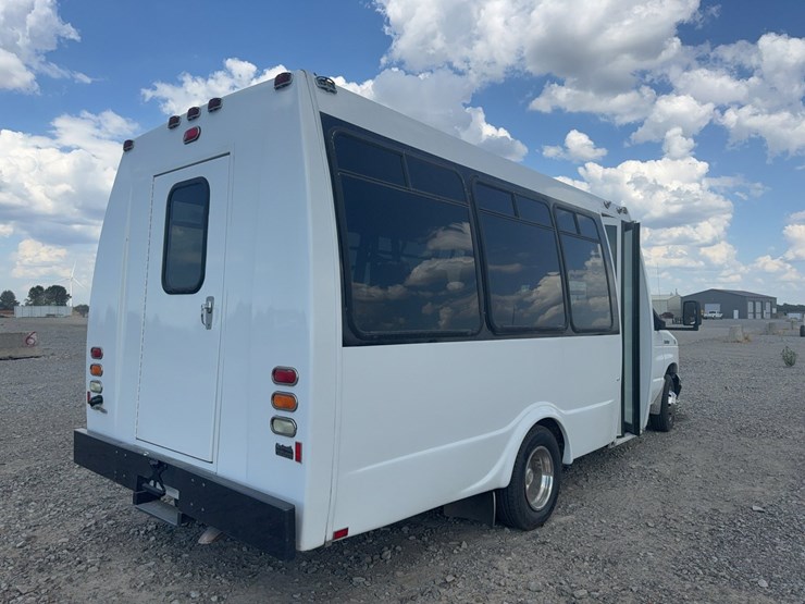 2006-ford-e450-image-3
