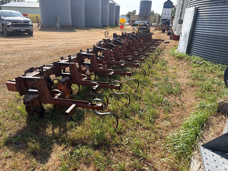 469-international-cultivator-image-6