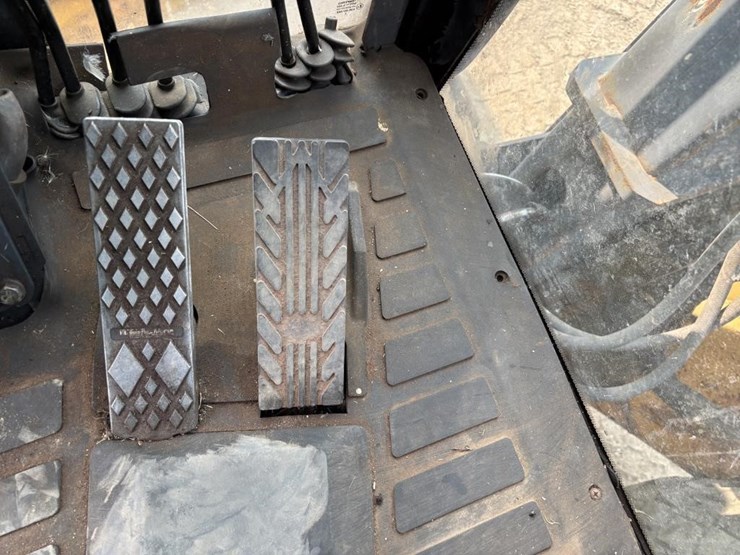 2009-deere-772g-image-60