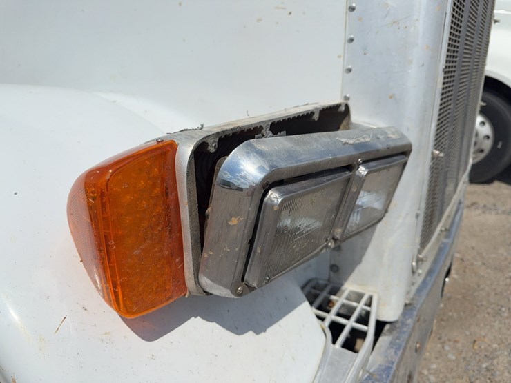 1996-peterbilt-357-image-59