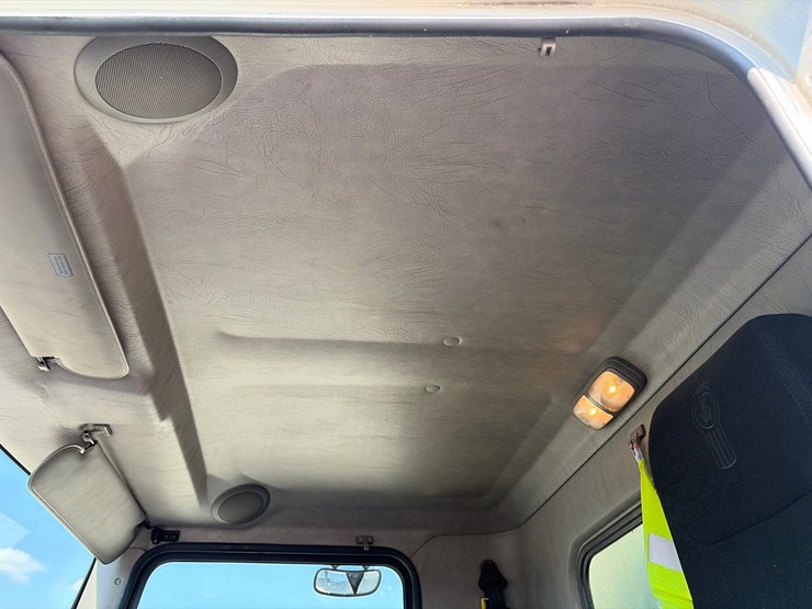 2019-kenworth-t270-image-18