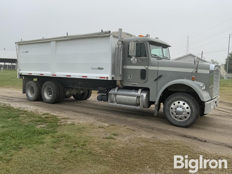 1997-freightliner-fld120-image-3