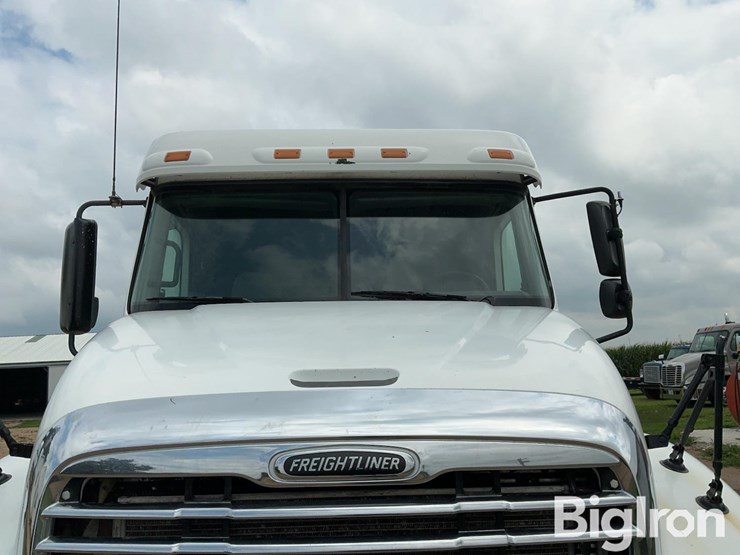 2007-freightliner-columbia-120-image-12