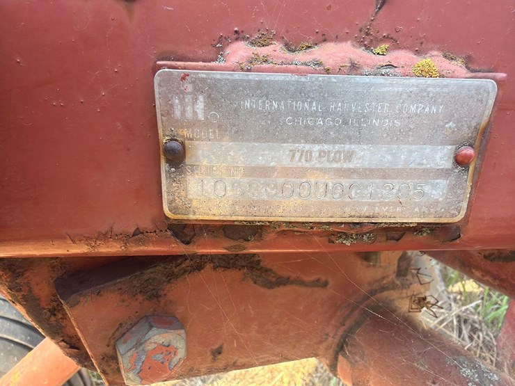 770-international-plow-image-2