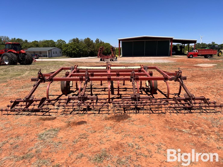 krause-16’-4-row-chisel-image-14