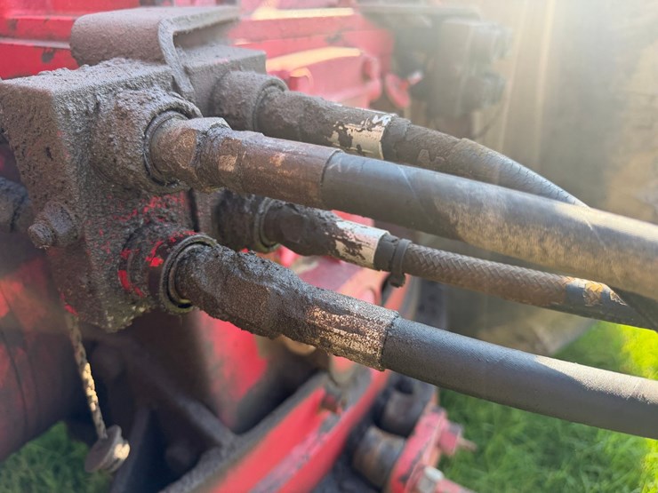 massey-ferguson-820-image-38