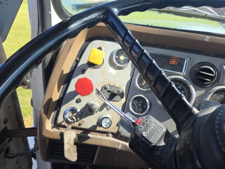 1996-ford-l9000-image-43