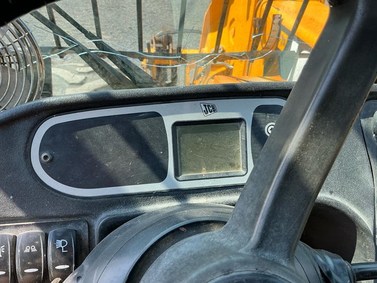 2012-jcb-550-image-24