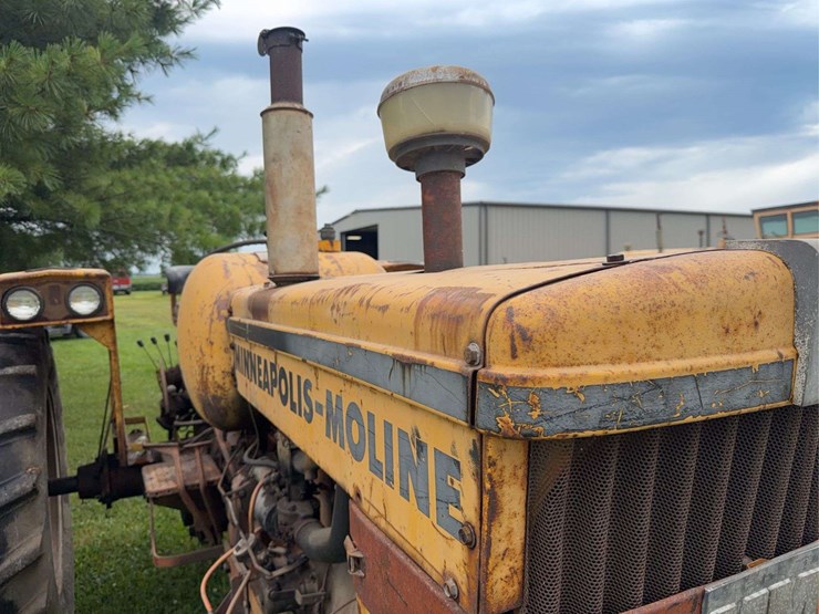 minneapolis-moline-m670-image-12