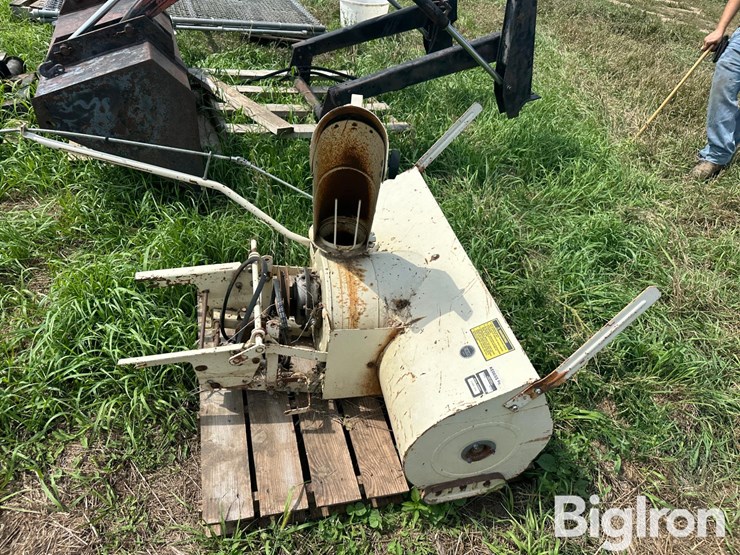 cub-cadet-190-450-snow-blower-attachment-image-8