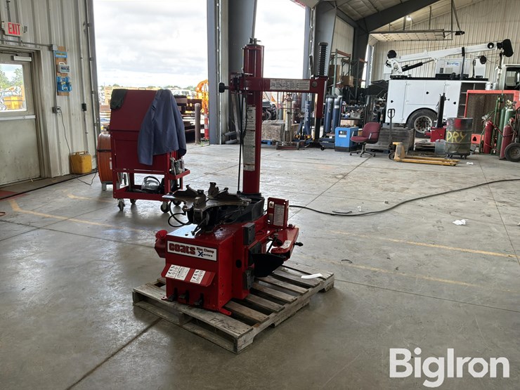 2026-massey-ferguson-730-image-1