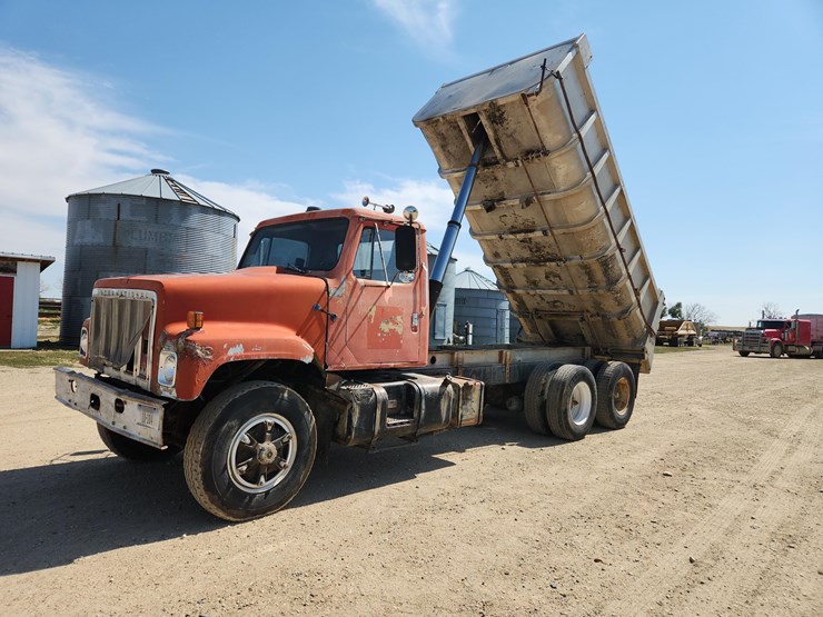 1979-international-f-2554-dump-truck-image-1