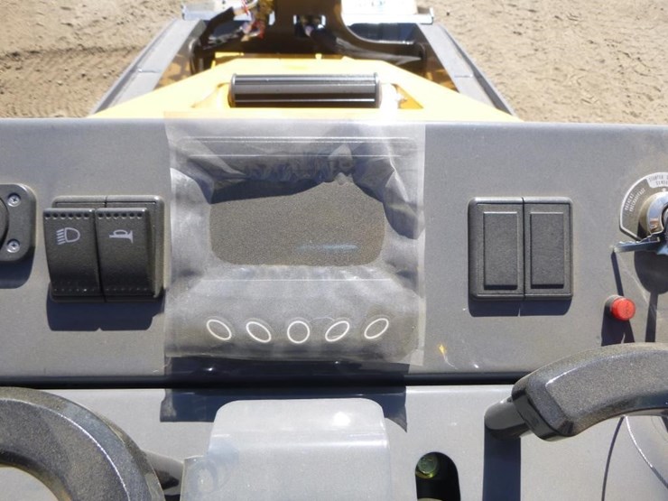 2026-derette-xc1100-skid-steer-track-loader-image-16