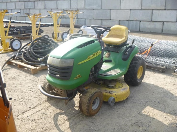 john-deere-l110-image-1